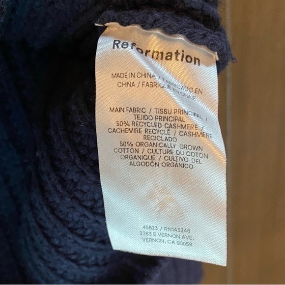 Reformation Maya Cotton Cashmere
Oversized Cardigan - Picture 9 of 9